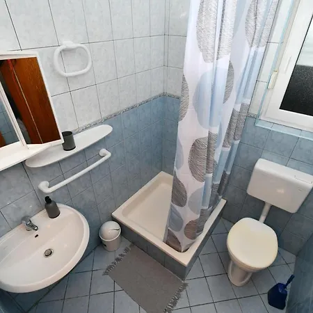 Novotny- Zuti Apartment Banjol