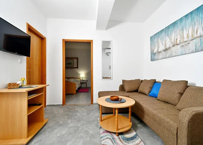 Novotny- Zuti Apartment